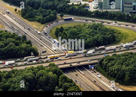 Autobahnkreuz Leverkusen A1/A3. Stau auf der Autobahn A3 am Abzweig Leverkusen Stockfoto