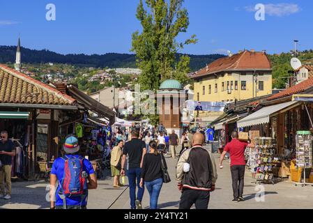 Straßenansicht von Bascarsija, dem alten Basar und dem kulturellen Zentrum von Sarajevo in Bosnien und Herzegowina Stockfoto