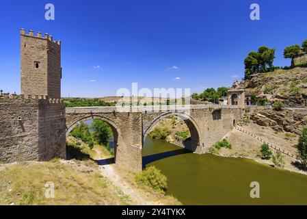 Puente de Alcantara, eine römische Bogenbrücke über den Tejo in Toledo, Spanien, Europa Stockfoto