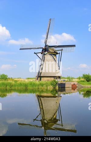 Die Windmühlen und die Wasserbesinnung in Kinderdijk, einem UNESCO-Weltkulturerbe in Rotterdam, Niederlande Stockfoto