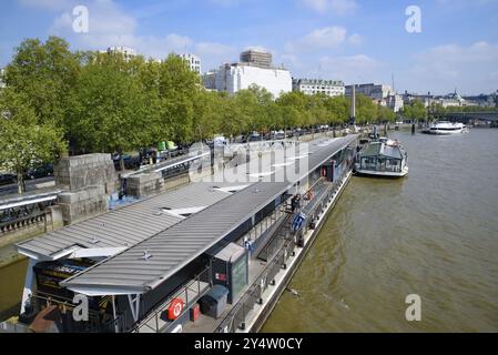 Westminster Millennium Pier am Nordufer der Themse in London, Großbritannien, Europa Stockfoto