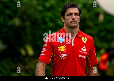 Marina Bay, Singapur, 19. September 2024, Carlos Sainz, aus Spanien, tritt für Ferrari an. Die Aufrüstung, Runde 18 der Formel-1-Meisterschaft 2024. Quelle: Michael Potts/Alamy Live News Stockfoto