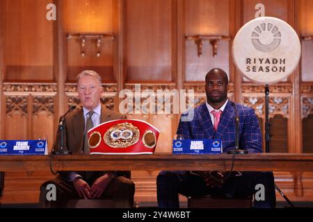 Boxing Promoter Frank Warren (links) und Daniel Dubois während einer Pressekonferenz in der Guildhall in London. Der IBF-Titelkampf im Schwergewicht zwischen Anthony Joshua und Daniel Dubois findet am Samstag, den 21. September statt. Bilddatum: Donnerstag, 19. September 2024. Stockfoto