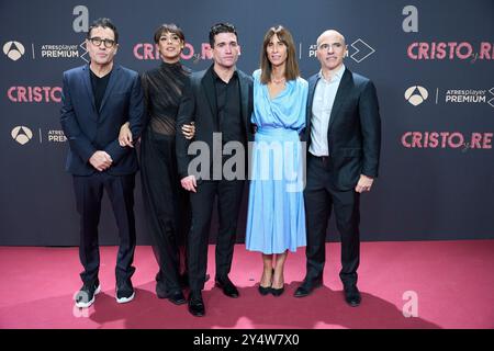 Belen Cuesta, Jaime Lorente, Daniel Ecija besuchen die Premiere von Cristo y Rey im Callao Cinema am 12. Januar 2023 in Madrid. Stockfoto