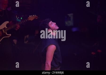 Sebastian Yatra tritt am 12. Juli 2023 auf der Bühne „Together for a Greener Future“ im Katipal Theatre in Madrid auf. Stockfoto