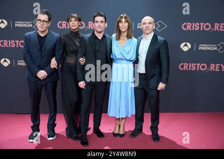 Belen Cuesta, Jaime Lorente, Daniel Ecija besuchen die Premiere von Cristo y Rey im Callao Cinema am 12. Januar 2023 in Madrid. Stockfoto