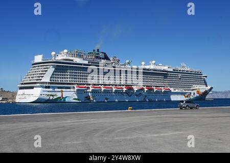 Griechische Inseln. Griechenland, Rhodos. NCL Norwegische Kurzurlaub, Kreuzfahrt-Schiff. Die Norwegian Getaway ist ein Kreuzfahrtschiff der US-amerikanischen Reederei Norwegian Cruise Line, die ihren Firmensitz in Miami - Florida hat. Das Schiff gehört zur Breakaway-Klasse. Schwesterschiff ist die Norwegian Breakaway *** griechische Inseln Griechenland, Rhodes NCL Norwegian Getaway, Kreuzfahrtschiff The Norwegian Getaway ist ein Kreuzfahrtschiff der US-amerikanischen Reederei Norwegian Cruise Line, die ihren Hauptsitz in Miami, Florida hat Stockfoto