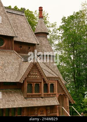 Die Gustav-Adolf-Stave-Kirche in der kleinen Stadt Hahnenklee im Harz Stockfoto