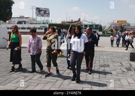 Nezahualcoyotl, Mexiko. September 2024. Mexikanische Bürger, die 2024 an der National Drill eines hypothetischen Erdbebens der Stärke 7,5 Richter mit Epizentrum in Guerrero im Stadtpalast von Nezahualcoyotl teilnahmen. Am 19. September 2024 in Mexiko. (Foto: Carlos Santiago/Eytepix Group) Credit: SIPA USA/Alamy Live News Stockfoto