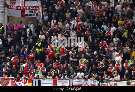 Arsenal-Fans in den Tribünen während des Spiels der UEFA Champions League im Stadio di Bergamo, Italien. Bilddatum: Donnerstag, 19. September 2024. Stockfoto