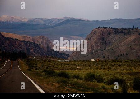 Highway 108 in der Nähe von Bridgeport Stockfoto