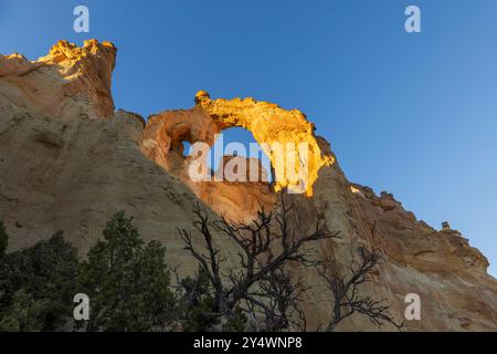 Grosvenor Arch bei Sonnenuntergang im Grand Staircase-Escalante National Monument, Utah Stockfoto