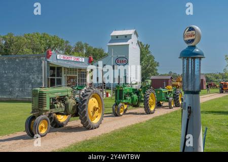 Oldtimer-Traktoren im Threshermen's Réunion Museum in der Nähe von Winkler, Manitoba, Kanada. Stockfoto