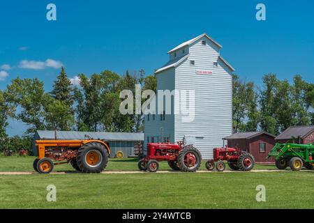 Oldtimer-Traktoren im Threshermen's Réunion Museum in der Nähe von Winkler, Manitoba, Kanada. Stockfoto