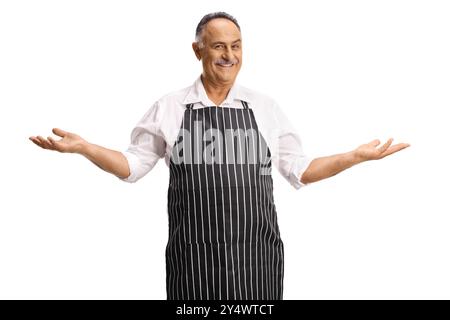 Reifer Mann mit einer schwarz-weißen Schürze isoliert auf blauem Hintergrund Stockfoto