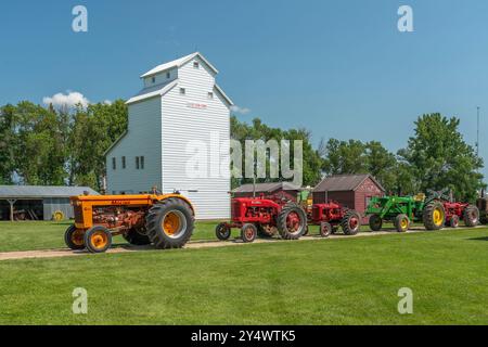 Oldtimer-Traktoren im Threshermen's Réunion Museum in der Nähe von Winkler, Manitoba, Kanada. Stockfoto