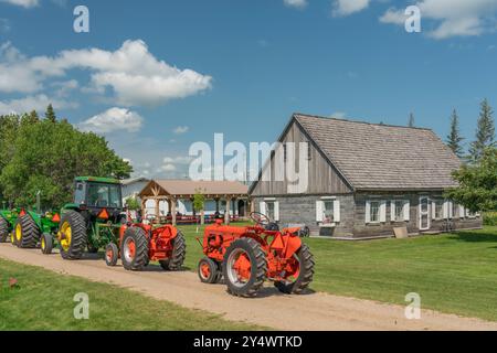 Oldtimer-Traktoren im Threshermen's Réunion Museum in der Nähe von Winkler, Manitoba, Kanada. Stockfoto