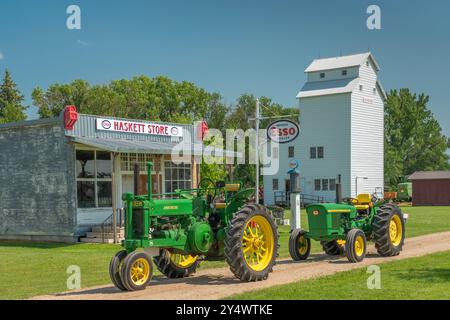 Oldtimer-Traktoren im Threshermen's Réunion Museum in der Nähe von Winkler, Manitoba, Kanada. Stockfoto