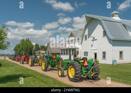 Oldtimer-Traktoren im Threshermen's Réunion Museum in der Nähe von Winkler, Manitoba, Kanada. Stockfoto