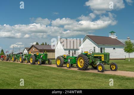 Oldtimer-Traktoren im Threshermen's Réunion Museum in der Nähe von Winkler, Manitoba, Kanada. Stockfoto