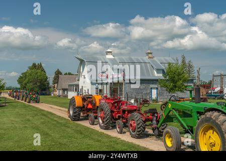 Oldtimer-Traktoren im Threshermen's Réunion Museum in der Nähe von Winkler, Manitoba, Kanada. Stockfoto