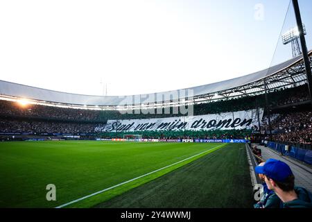 Rotterdam, Niederlande. September 2024. Rotterdam - Banner der Fans während der ersten Runde des neuen Formats der Champions League 2024/2025. Das Spiel findet am 19. September 2024 im Stadion Feijenoord de Kuip zwischen Feyenoord und Bayer 04 Leverkusen statt. Credit: Box to Box Pictures/Alamy Live News Stockfoto