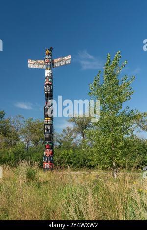 Der Totem Pole der Wohnschule im Assiniboine Park, Winnipeg, Manitoba, Kanada. Stockfoto