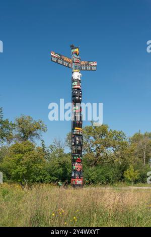 Der Totem Pole der Wohnschule im Assiniboine Park, Winnipeg, Manitoba, Kanada. Stockfoto