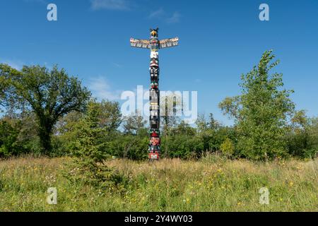 Der Totem Pole der Wohnschule im Assiniboine Park, Winnipeg, Manitoba, Kanada. Stockfoto