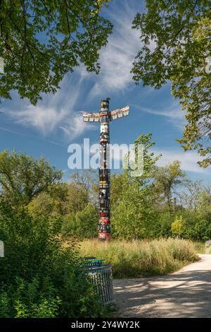 Der Totem Pole der Wohnschule im Assiniboine Park, Winnipeg, Manitoba, Kanada. Stockfoto