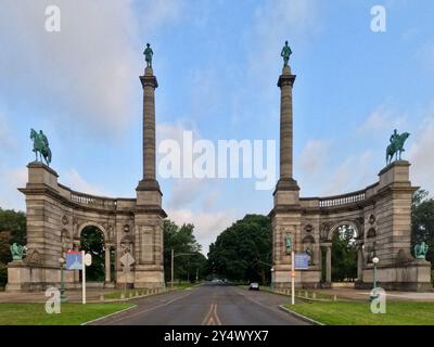 Der Smith Memorial Arch überragt die Avenue of the Republic im West Fairmount Park von Philadelphia. Stockfoto