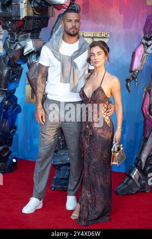 London, Großbritannien. September 2024. Im Bild: Cally Jane Beech von Love Island und DJ O'Neal nehmen an der europäischen Premiere von „Transformers One“ auf dem Cineworld Leicester Square Teil. Quelle: Justin Ng/Alamy Live News Stockfoto