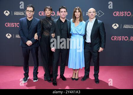 Belen Cuesta, Jaime Lorente, Daniel Ecija besuchen die Premiere von Cristo y Rey im Callao Cinema am 12. Januar 2023 in Madrid. Stockfoto