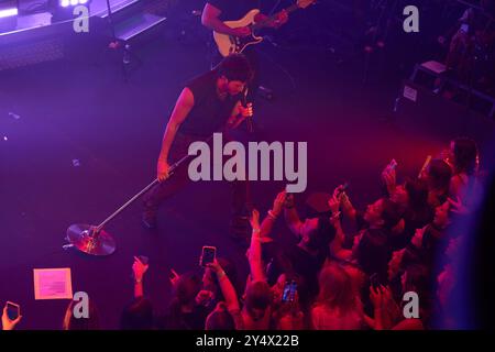 Sebastian Yatra tritt am 12. Juli 2023 auf der Bühne „Together for a Greener Future“ im Katipal Theatre in Madrid auf. Stockfoto