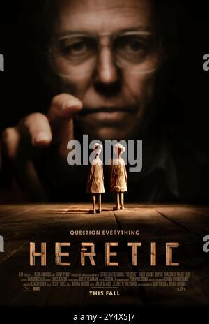 Heretic (2024) von Scott Beck und Bryan Woods mit Hugh Grant, Sophie Thatcher und Chloe East. Zwei mormonische Missionare sind gezwungen, ihren Glauben zu beweisen, wenn sie an die falsche Tür klopfen und von dem teuflischen Mr. Reed begrüßt werden und sich in ein tödliches Katz-und-Maus-Spiel verstricken. Poster FÜR US-Teaser ***NUR FÜR REDAKTIONELLE ZWECKE***. Quelle: BFA / A24 Stockfoto