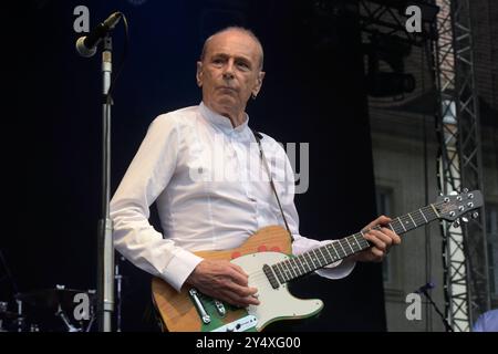 Francis Dominic Nicholas Michael Rossi - geboren am 29. Mai 1949 in London / Grossbritannien - der Sänger und Gitarrist der Rockgruppe Status quo beim Konzert im Schlosspark Oranienburg *** Francis Dominic Nicholas Michael Rossi geboren am 29. Mai 1949 in London Großbritannien Sänger und Gitarrist der Rockgruppe Status quo beim Konzert im Schlosspark Oranienburg Stockfoto