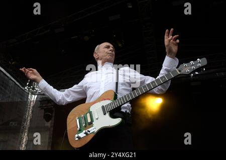 Francis Dominic Nicholas Michael Rossi - geboren am 29. Mai 1949 in London / Grossbritannien - der Sänger und Gitarrist der Rockgruppe Status quo beim Konzert im Schlosspark Oranienburg *** Francis Dominic Nicholas Michael Rossi geboren am 29. Mai 1949 in London Großbritannien Sänger und Gitarrist der Rockgruppe Status quo beim Konzert im Schlosspark Oranienburg Stockfoto