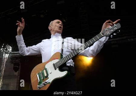 Francis Dominic Nicholas Michael Rossi - geboren am 29. Mai 1949 in London / Grossbritannien - der Sänger und Gitarrist der Rockgruppe Status quo beim Konzert im Schlosspark Oranienburg *** Francis Dominic Nicholas Michael Rossi geboren am 29. Mai 1949 in London Großbritannien Sänger und Gitarrist der Rockgruppe Status quo beim Konzert im Schlosspark Oranienburg Stockfoto