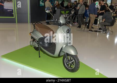 ISTANBUL, TÜRKEI - 23. MÄRZ 2024: Volta-Motorräder auf der Motobike Istanbul 2024 im Istanbul Expo Center (IFMA) zu sehen. Stockfoto