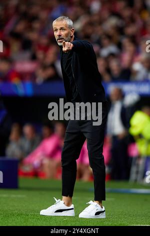 MADRID, SPANIEN – 19. SEPTEMBER: Marco Rose, Manager von RB Leipzig, reagiert beim Spiel der UEFA Champions League 2024/25 Phase MD1 zwischen Atletico de Madrid und RB Leipzig am 19. September 2024 im spanischen Estadio Civitas Metropolitano. (Foto von QSP) Stockfoto