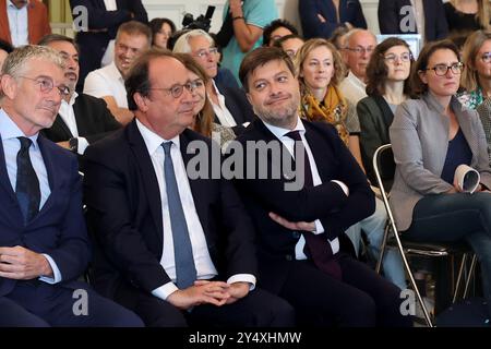 Marseille, Frankreich. September 2024. Benoit Payan (L), Bürgermeister von Marseille, und der ehemalige französische Präsident Francois Hollande (C) nehmen an der Veranstaltung Teil. Der ehemalige französische Präsident Francois Hollande reiste nach Marseille, um eine Vereinbarung zwischen seiner Stiftung und der Stadt Marseille zu unterzeichnen. Quelle: SOPA Images Limited/Alamy Live News Stockfoto