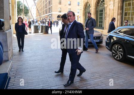 Marseille, Frankreich. September 2024. Der ehemalige französische Präsident Francois Hollande trifft im Rathaus von Marseille ein. Der ehemalige französische Präsident Francois Hollande reiste nach Marseille, um eine Vereinbarung zwischen seiner Stiftung und der Stadt Marseille zu unterzeichnen. Quelle: SOPA Images Limited/Alamy Live News Stockfoto