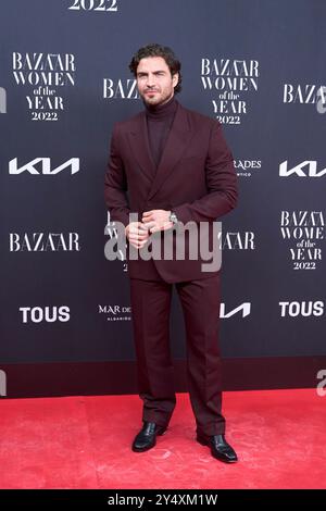 Maxi Iglesias nimmt am 16. November 2022 im Callao Cinema in Madrid, Spanien, an Harper's BAZAAR „Wioman of the Year 2022“ Teil. Stockfoto