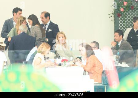 Cayetano Martinez de Irujo, Genoveva Casanova, Barbara Miran, Luis Martinez de Irujo und Fernando Martnez de Irujo nehmen an der Longines Global Champions Tour 2022 Teil. Madrid. Tag 3 im Club de Campo Villa de Madrid am 15. Mai 2022 in Madrid, Spanien. Stockfoto