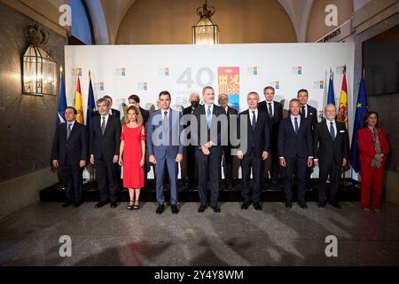 Javier Solana, Meritxel Batet, Pedro Sanchez, Premierminister, König Felipe VI. Von Spanien, Jens Stoltenberg, José Maria Aznar, Felipe Gonzalez, anders Gil, Margarita Robles, Jose Luis Rodriguez Zapatero, Carlos Lesmes, anders Fogh Rasmussen nimmt 40 am 30. Mai 2022 am Königlichen Theater in Madrid Teil. Stockfoto