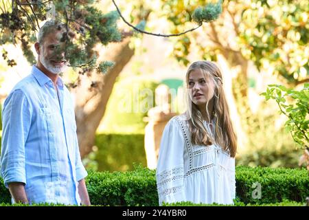 König Felipe VI. Von Spanien, Kronprinzessin Leonor Besuchen Sie La Cartuja de Valldemossa, den Palast, der im 15. Jahrhundert offizielle Residenz von König Sancho von Mallorca war, am 1. August 2022 in Valldemossa, Spanien. Stockfoto