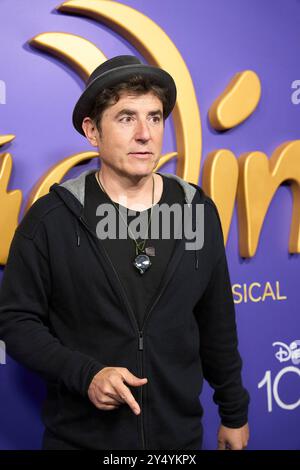 Manel Fuentes nimmt am 23. März 2023 in Madrid, Spanien, die musikalische Premiere von Aladdin im Coliseum Theatre auf. Stockfoto