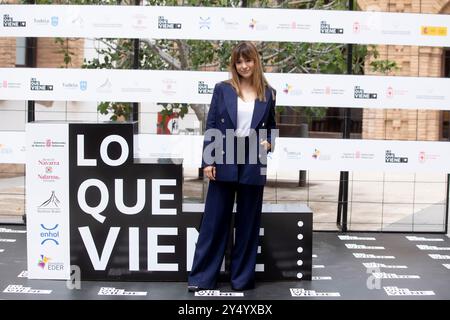 Natalia Verbeke kümmert sich um Ana Tramel. El juego Premiere während der Lo que viene Film Festiva am 13. Mai 2021 in Bardenas Reales, Spanien Navarra. Stockfoto