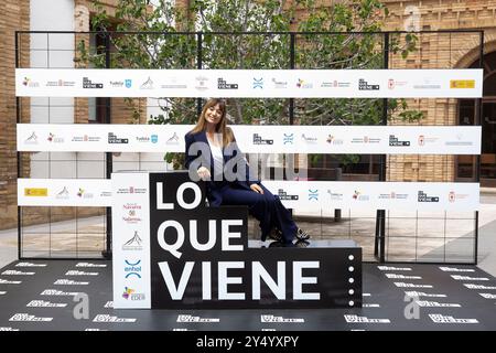 Natalia Verbeke kümmert sich um Ana Tramel. El juego Premiere während der Lo que viene Film Festiva am 13. Mai 2021 in Bardenas Reales, Spanien Navarra. Stockfoto