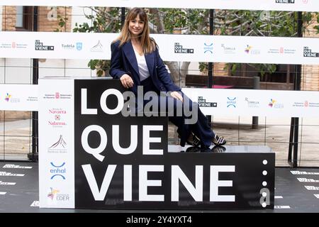 Natalia Verbeke kümmert sich um Ana Tramel. El juego Premiere während der Lo que viene Film Festiva am 13. Mai 2021 in Bardenas Reales, Spanien Navarra. Stockfoto